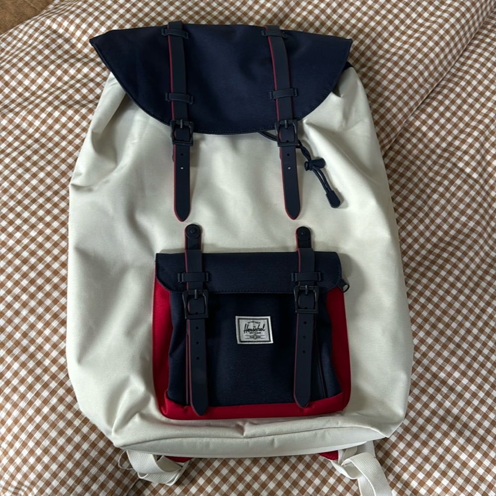 NWT Herschel little America backpack